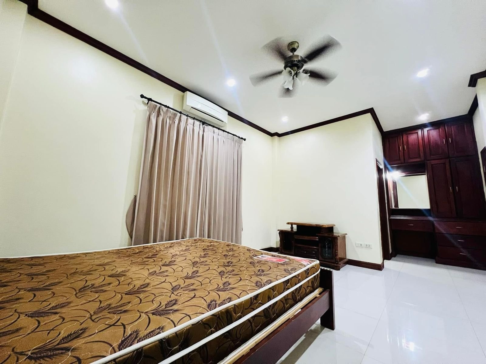 WhatsApp Image 2025-02-24 at 10.15.20_7b77c7f6 ID: 1994 – New modern house in business area