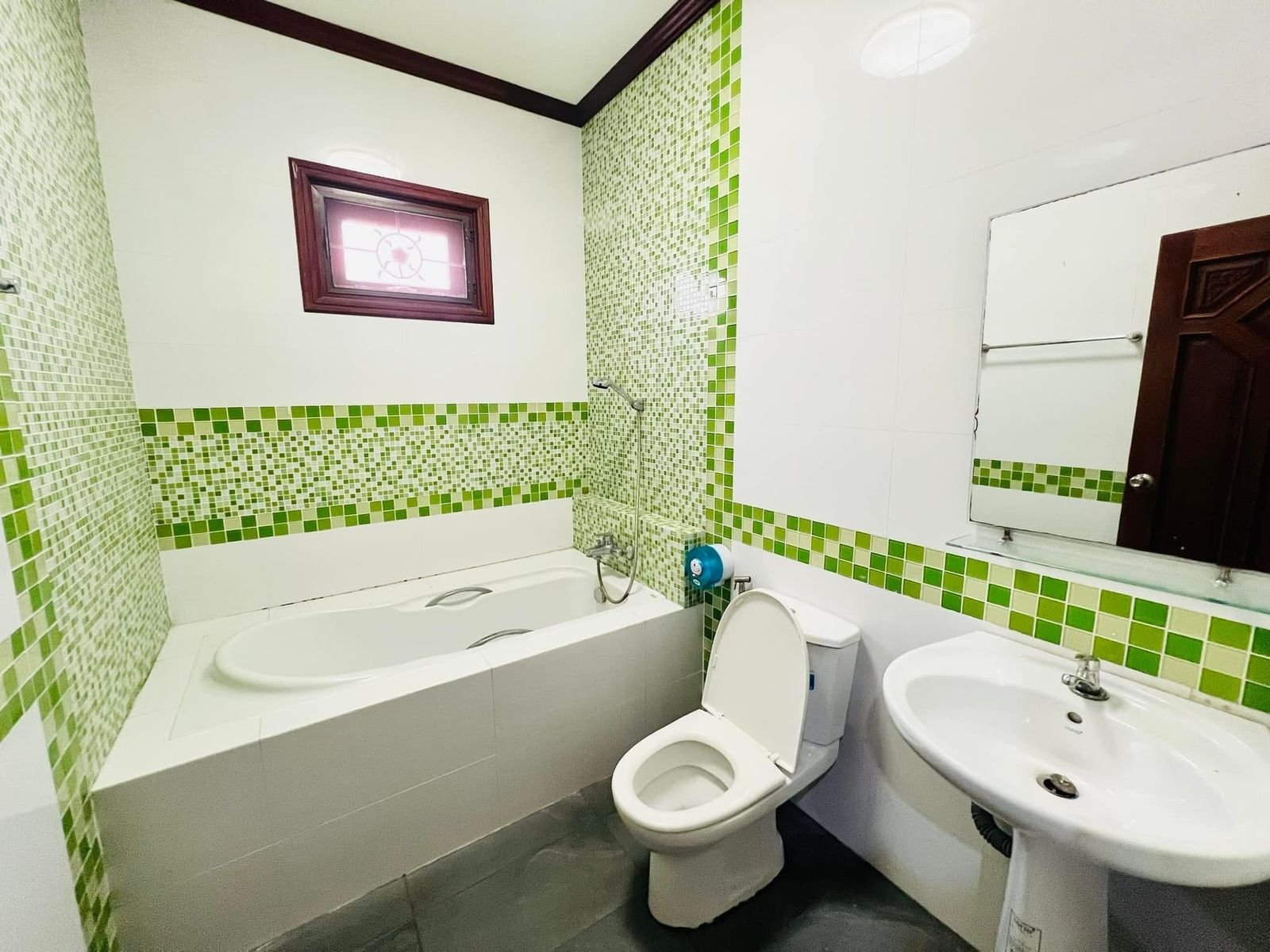 WhatsApp Image 2025-02-24 at 10.15.20_dd07559c ID: 1994 – New modern house in business area