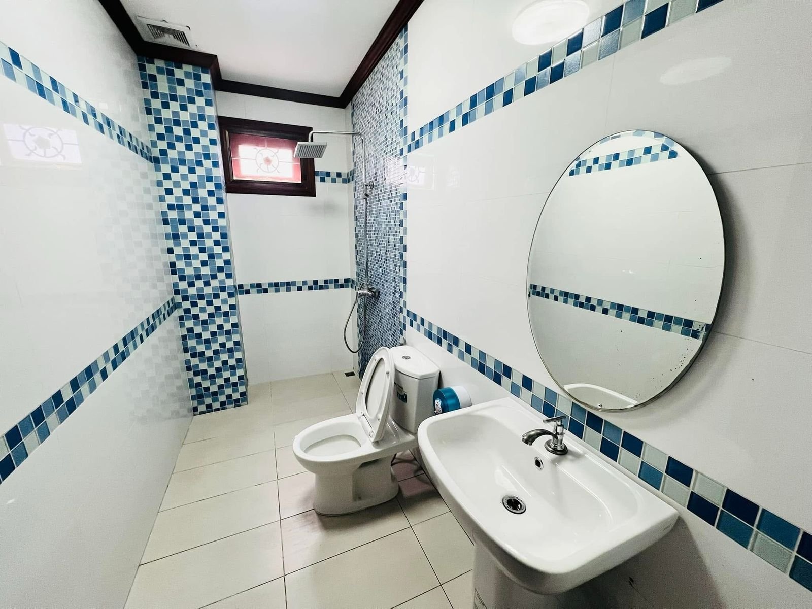 WhatsApp Image 2025-02-24 at 10.15.21_7903da03 ID: 1994 – New modern house in business area