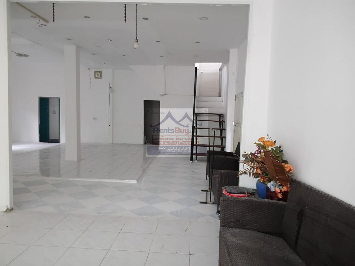 ID: 3387 – The nice restaurant near Panyathip International School by pave road