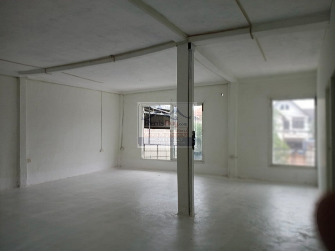 ID: 3387 – The nice restaurant near Panyathip International School by pave road