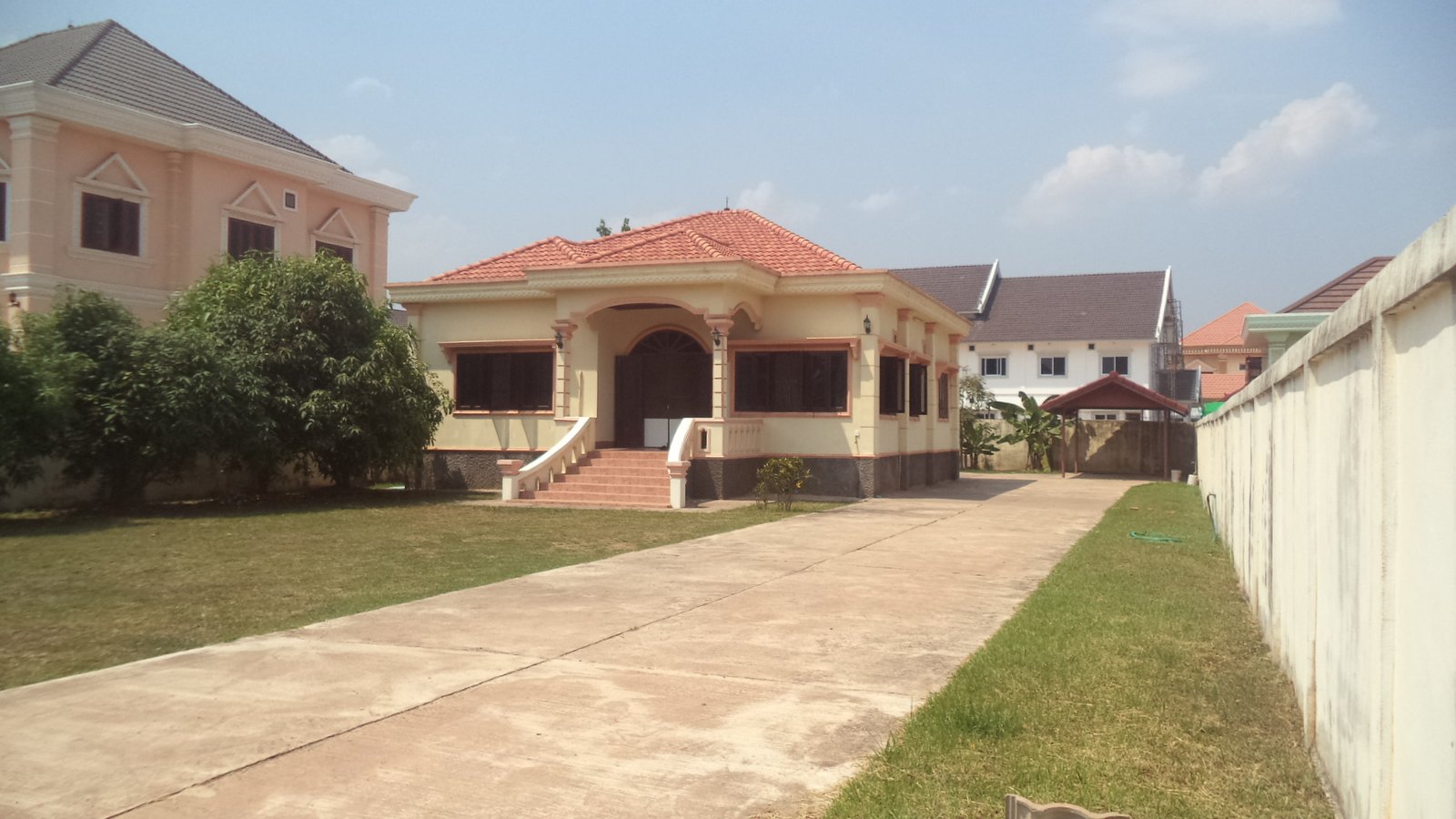 ID: 2280 – Nice villar house with large land near in Chanthabouly Province