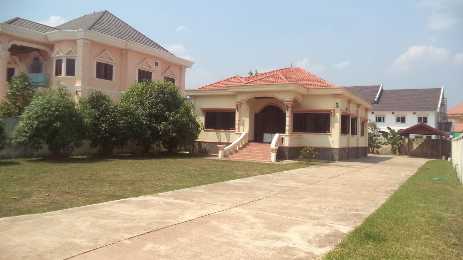 ID: 2280 – Nice villar house with large land near in Chanthabouly Province