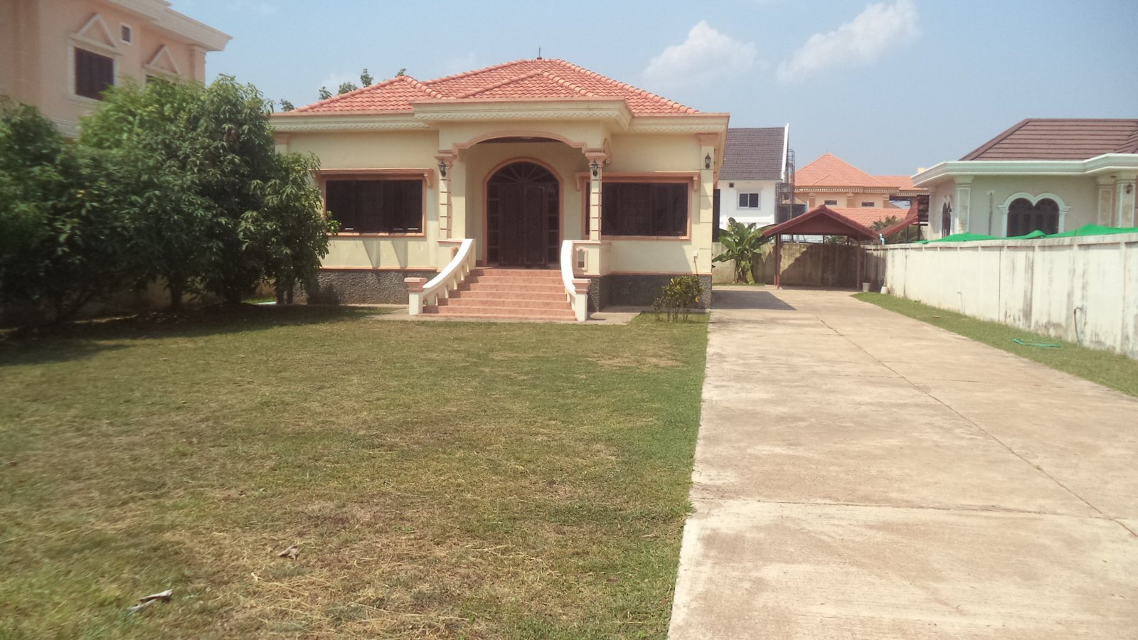 ID: 2280 – Nice villar house with large land near in Chanthabouly Province