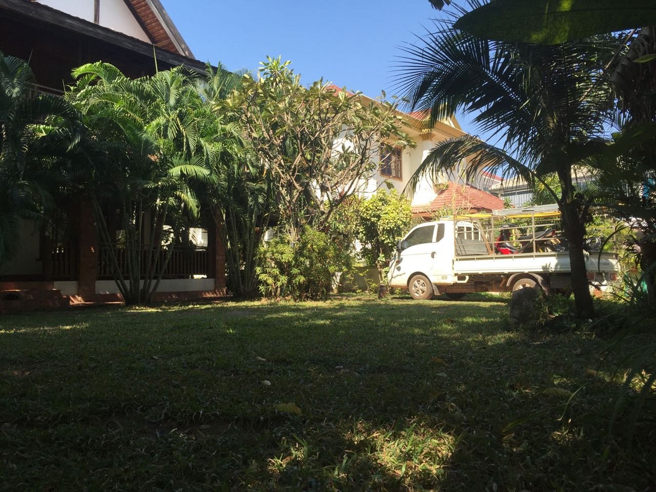 ID: 3918 – The contemporary house with large garden next to concrete road for rent