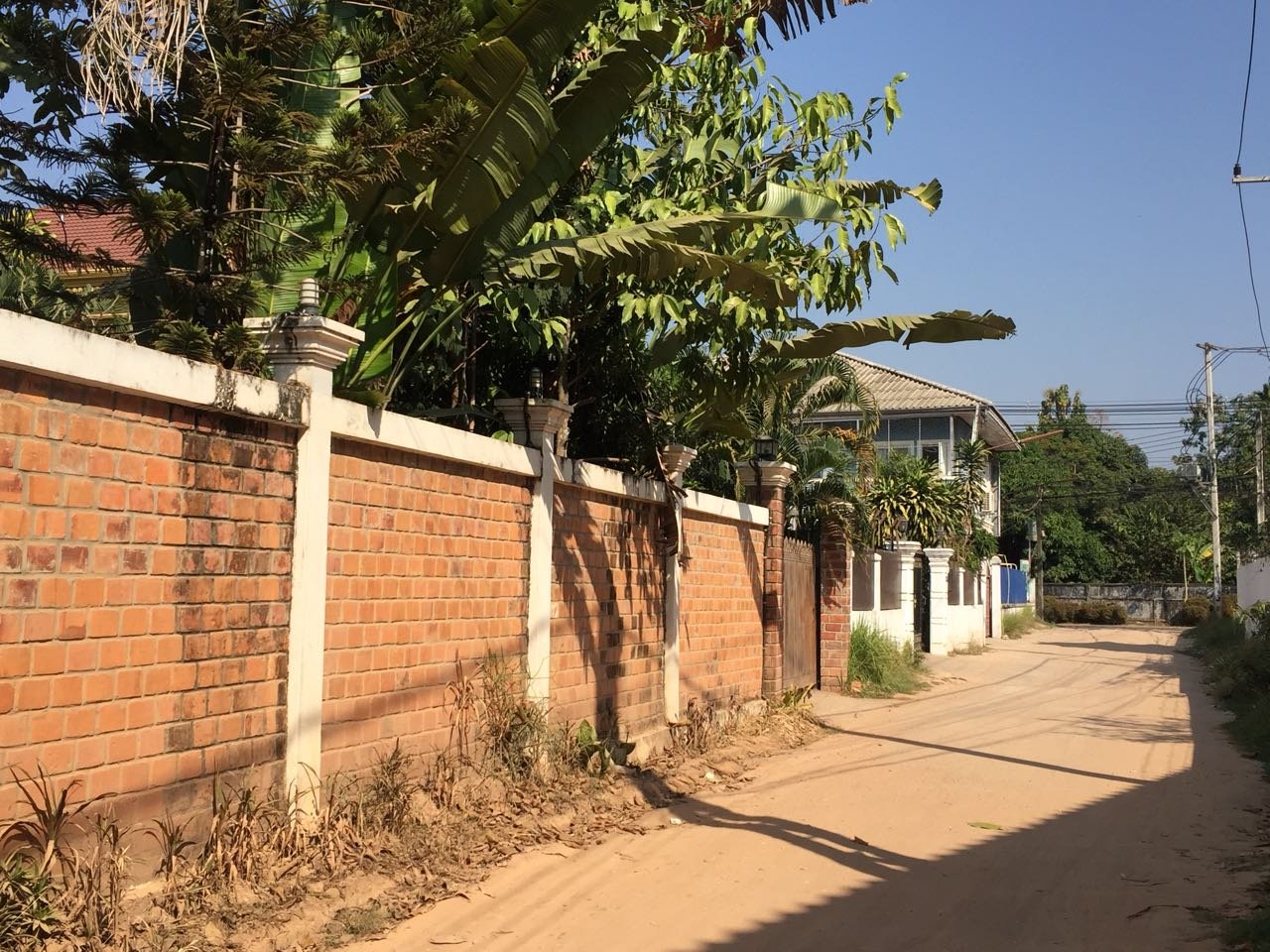 ID: 3918 – The contemporary house with large garden next to concrete road for rent