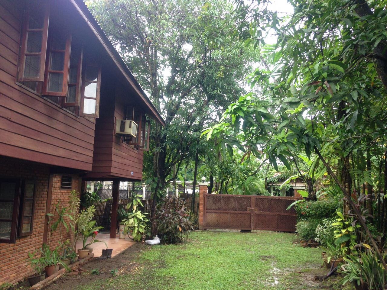 ID: 3772 – A lovely Lao style house near Embassy of Thailand for rent