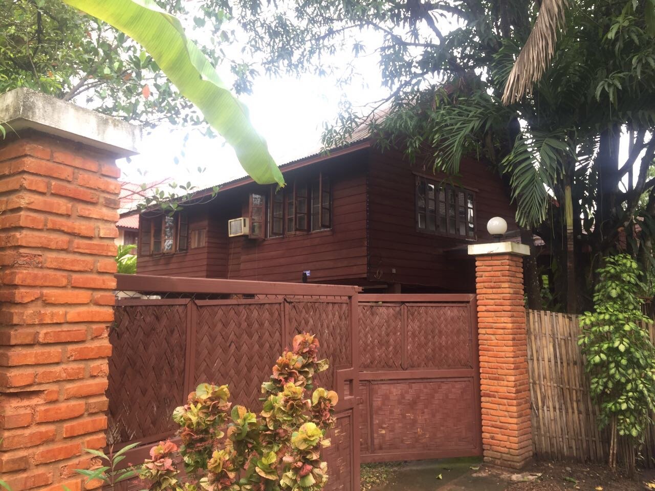 ID: 3772 – A lovely Lao style house near Embassy of Thailand for rent