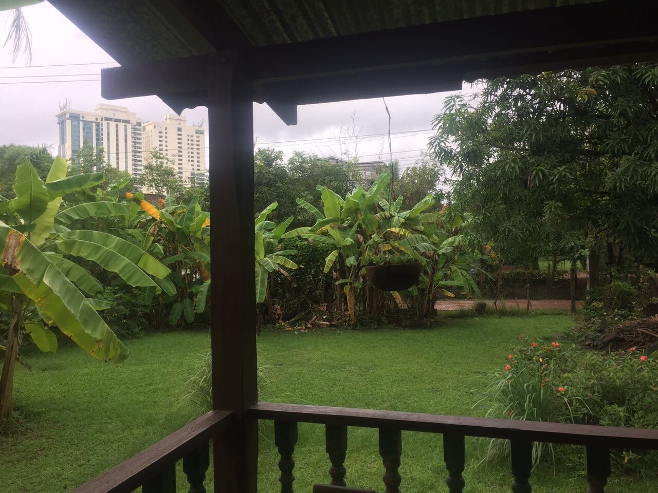 ID: 3772 – A lovely Lao style house near Embassy of Thailand for rent