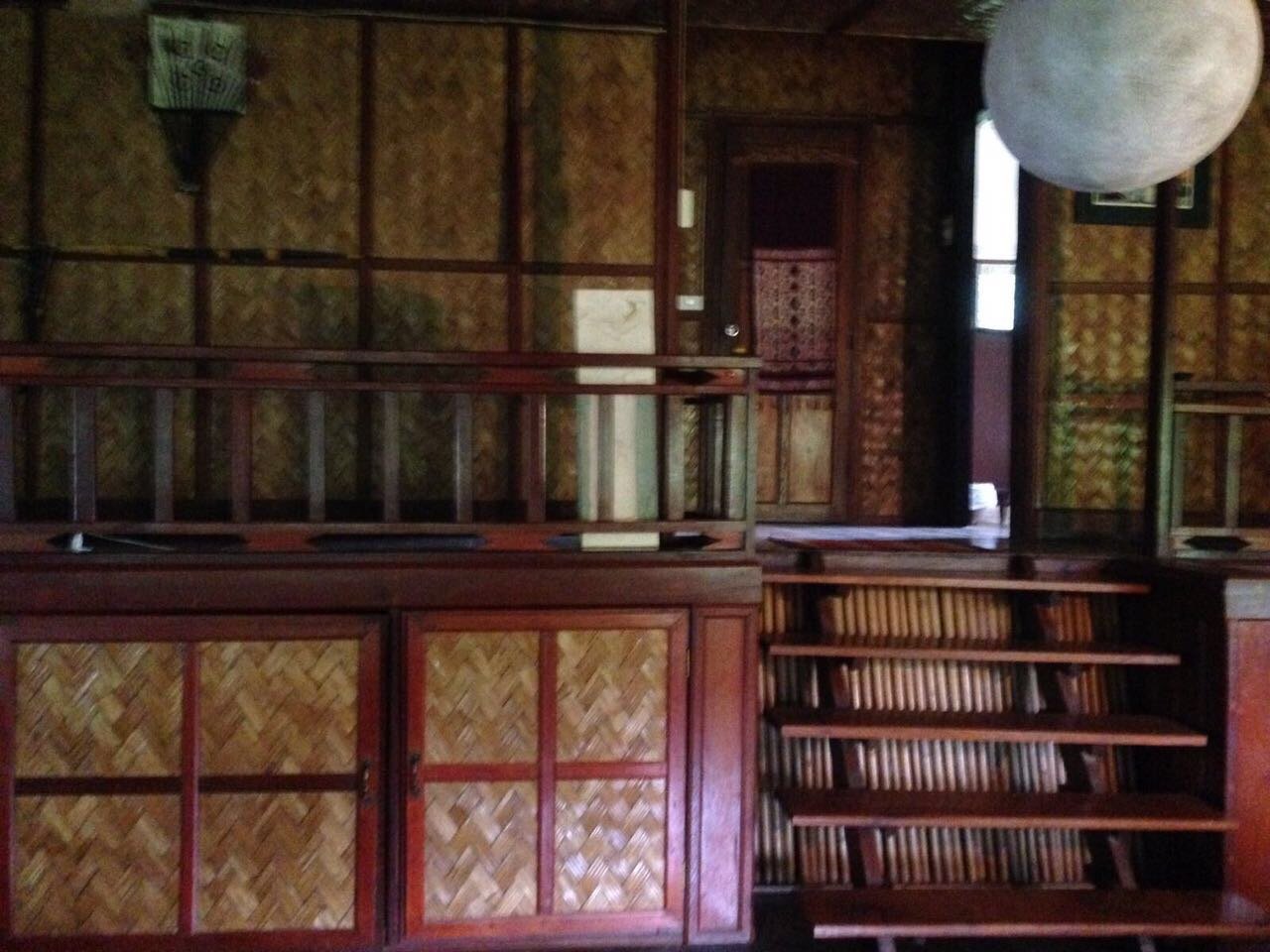 ID: 3772 – A lovely Lao style house near Embassy of Thailand for rent
