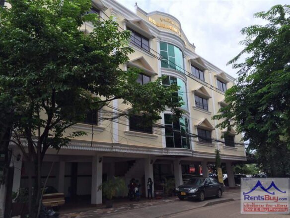 4703-A nice Office for rent in the center of the city.