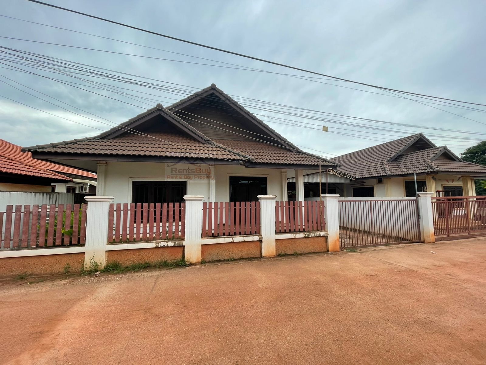 ID: 3650 – The villa by concrete road and near Lao American College