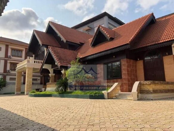 4806-Office or restaurant near Sengdara Fitness Center for rent.