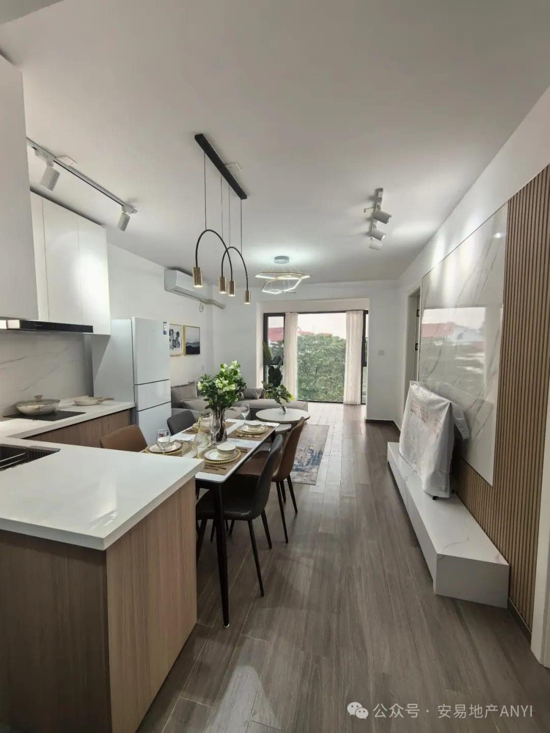 4810-High-Rise Apartment for Rent in Vientiane Near Patuxay Park