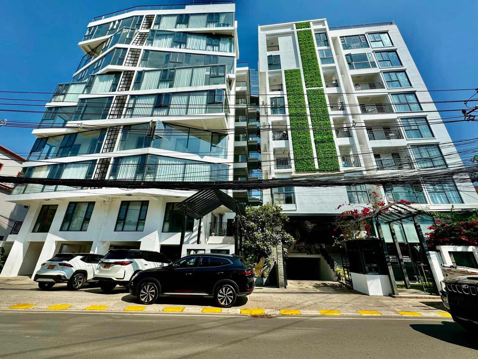4810-High-Rise Apartment for Rent in Vientiane Near Patuxay Park