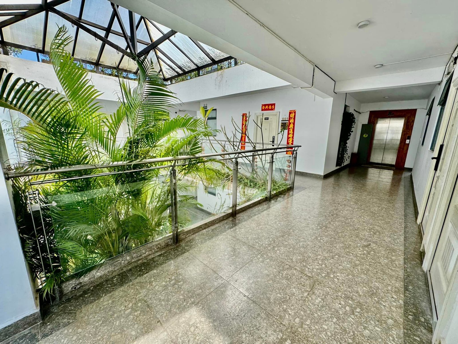 4810-High-Rise Apartment for Rent in Vientiane Near Patuxay Park