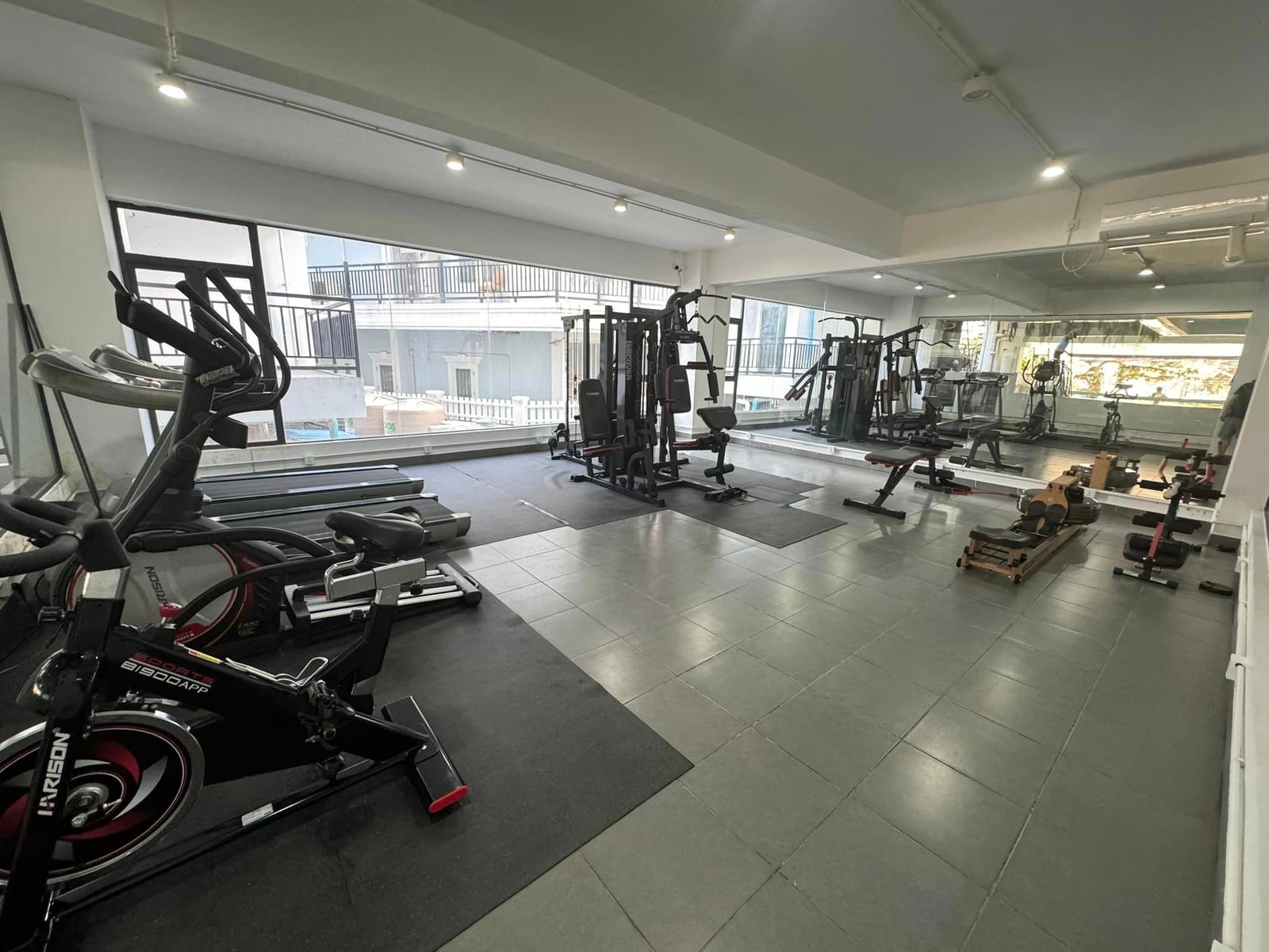 4810-High-Rise Apartment for Rent in Vientiane Near Patuxay Park