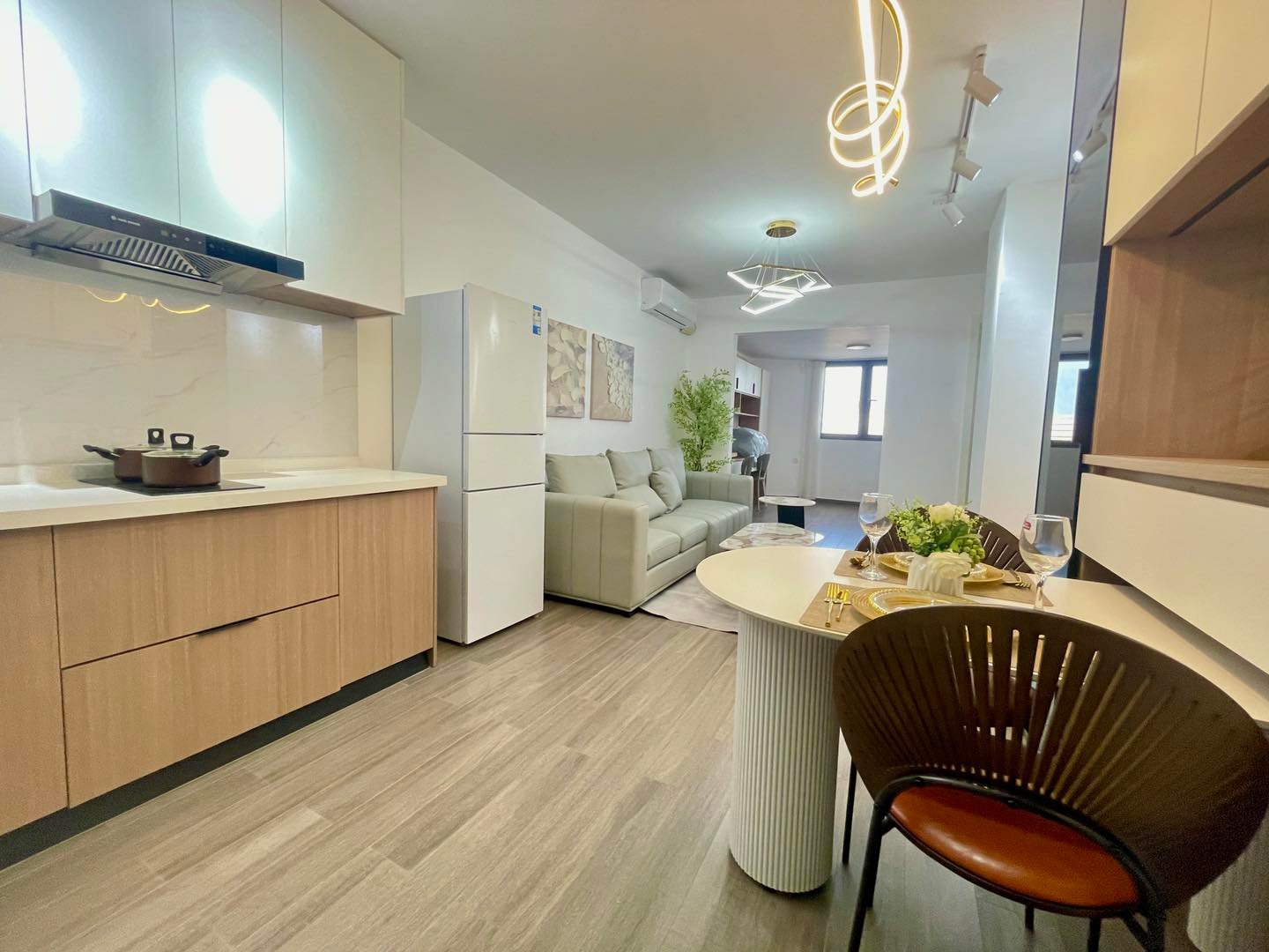 4810-High-Rise Apartment for Rent in Vientiane Near Patuxay Park