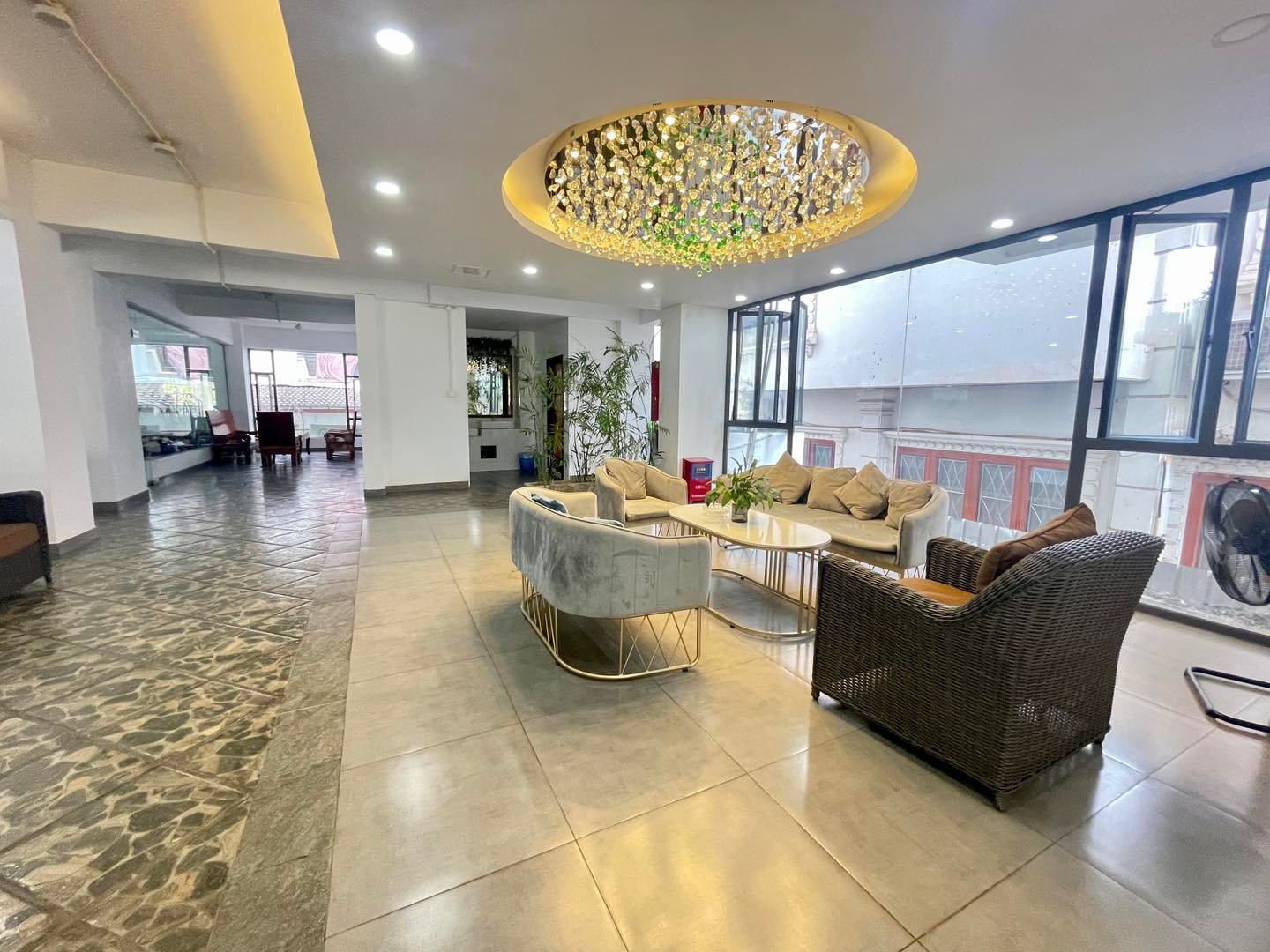 4810-High-Rise Apartment for Rent in Vientiane Near Patuxay Park