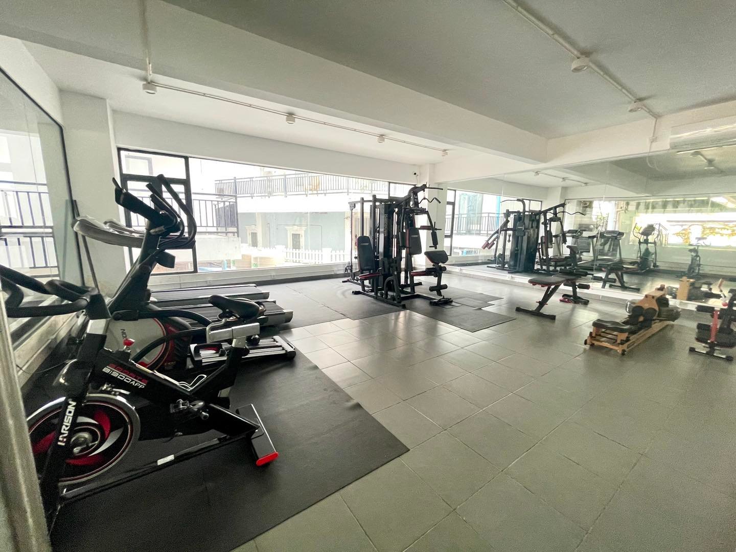 4810-High-Rise Apartment for Rent in Vientiane Near Patuxay Park