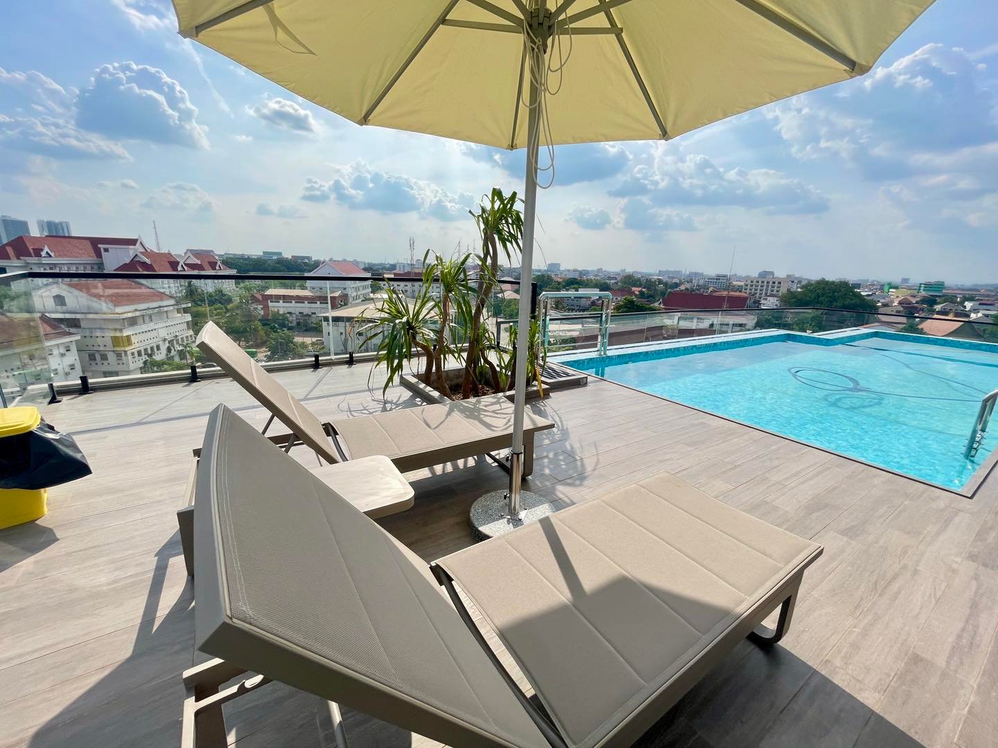 4810-High-Rise Apartment for Rent in Vientiane Near Patuxay Park