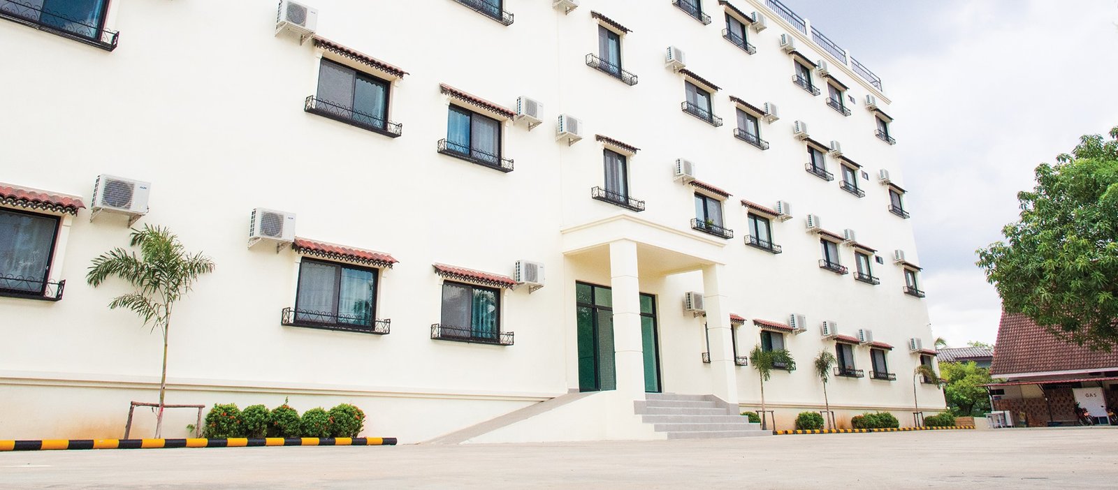 Apartmentsale07 4811-Convenient & Secure Apartment Living in Vientiane near VIS.