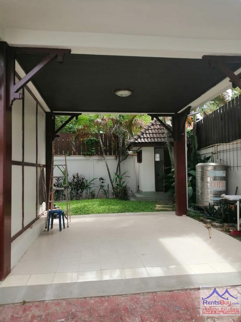 818- Modern Lao style house for rent in Thatkao Village near Donchan Palace Hotel