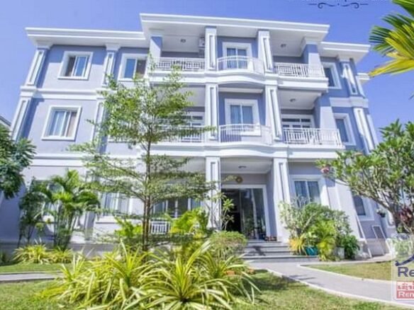 2288 – Luxury Apartment with Swimming Pool in the Diplomatic Area