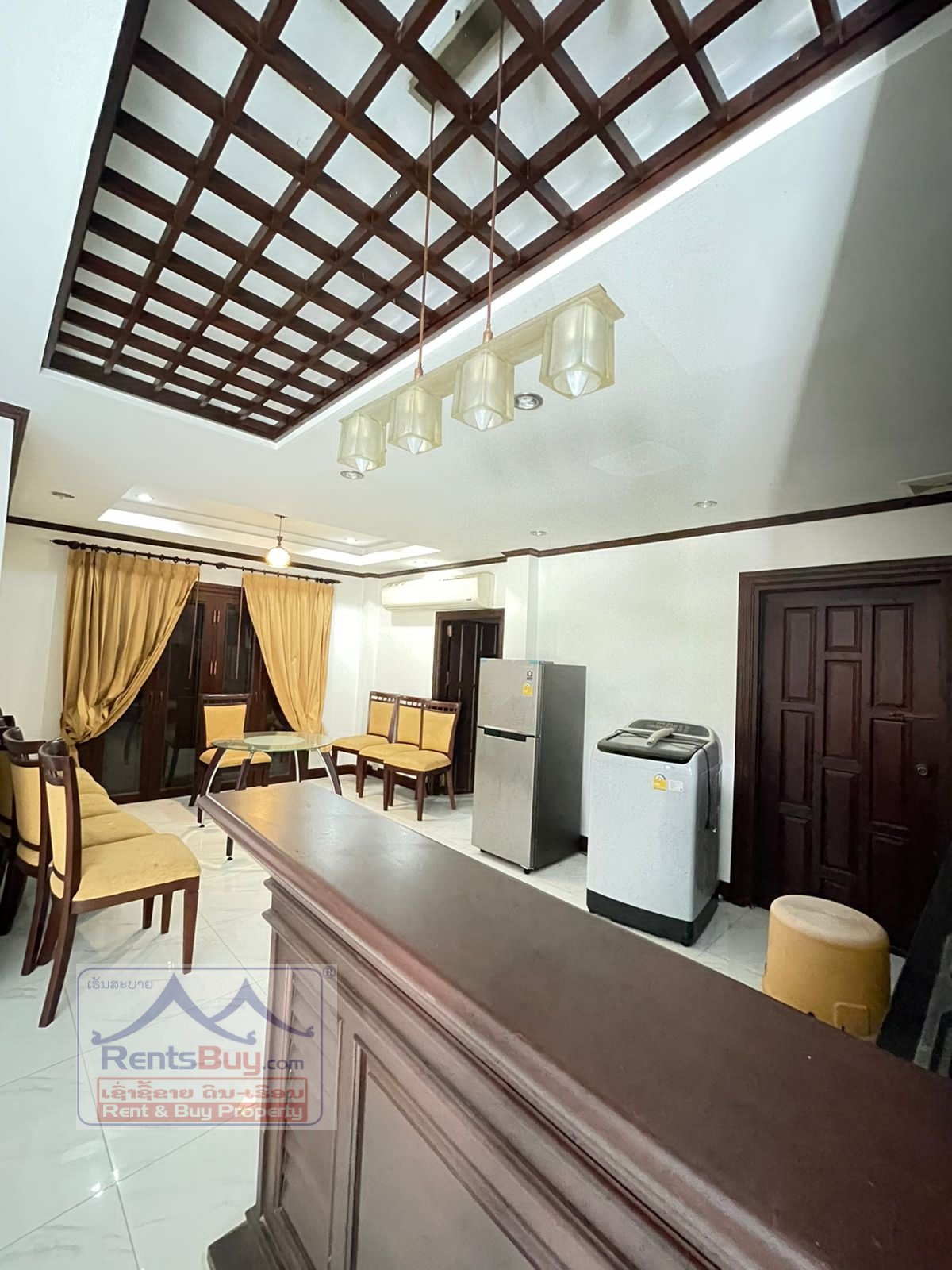 2407 – Pretty house near Mercure hotel for rent.