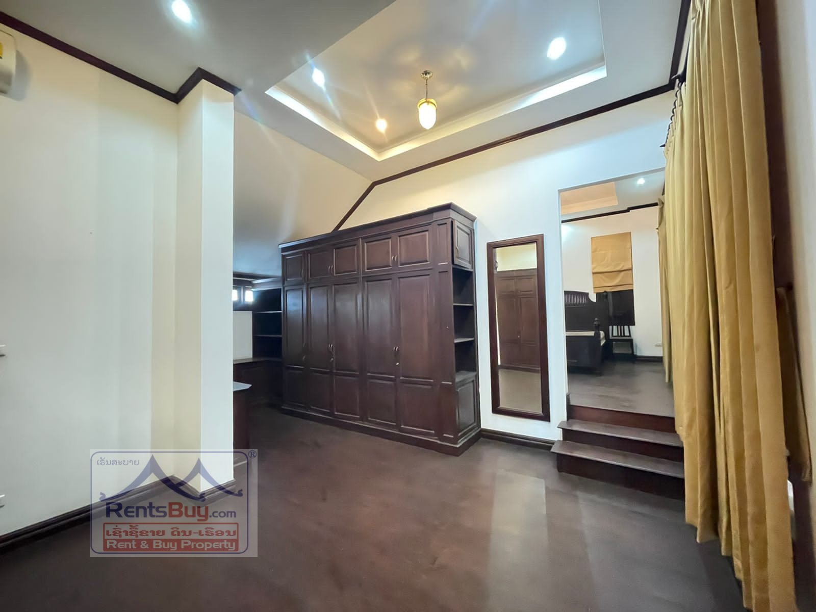 2407 – Pretty house near Mercure hotel for rent.