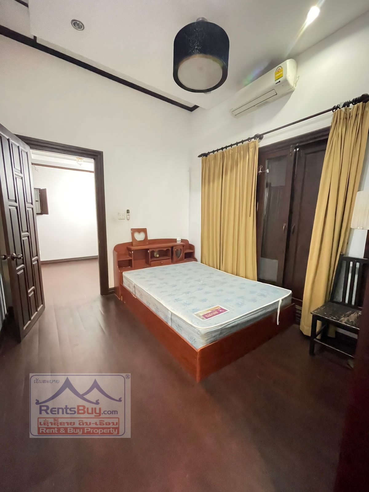 2407 – Pretty house near Mercure hotel for rent.