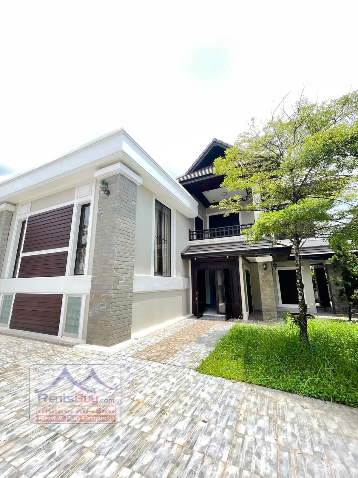 2407 – Pretty house near Mercure hotel for rent.
