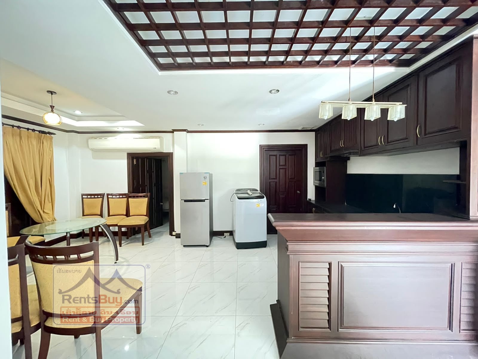 2407 – Pretty house near Mercure hotel for rent.