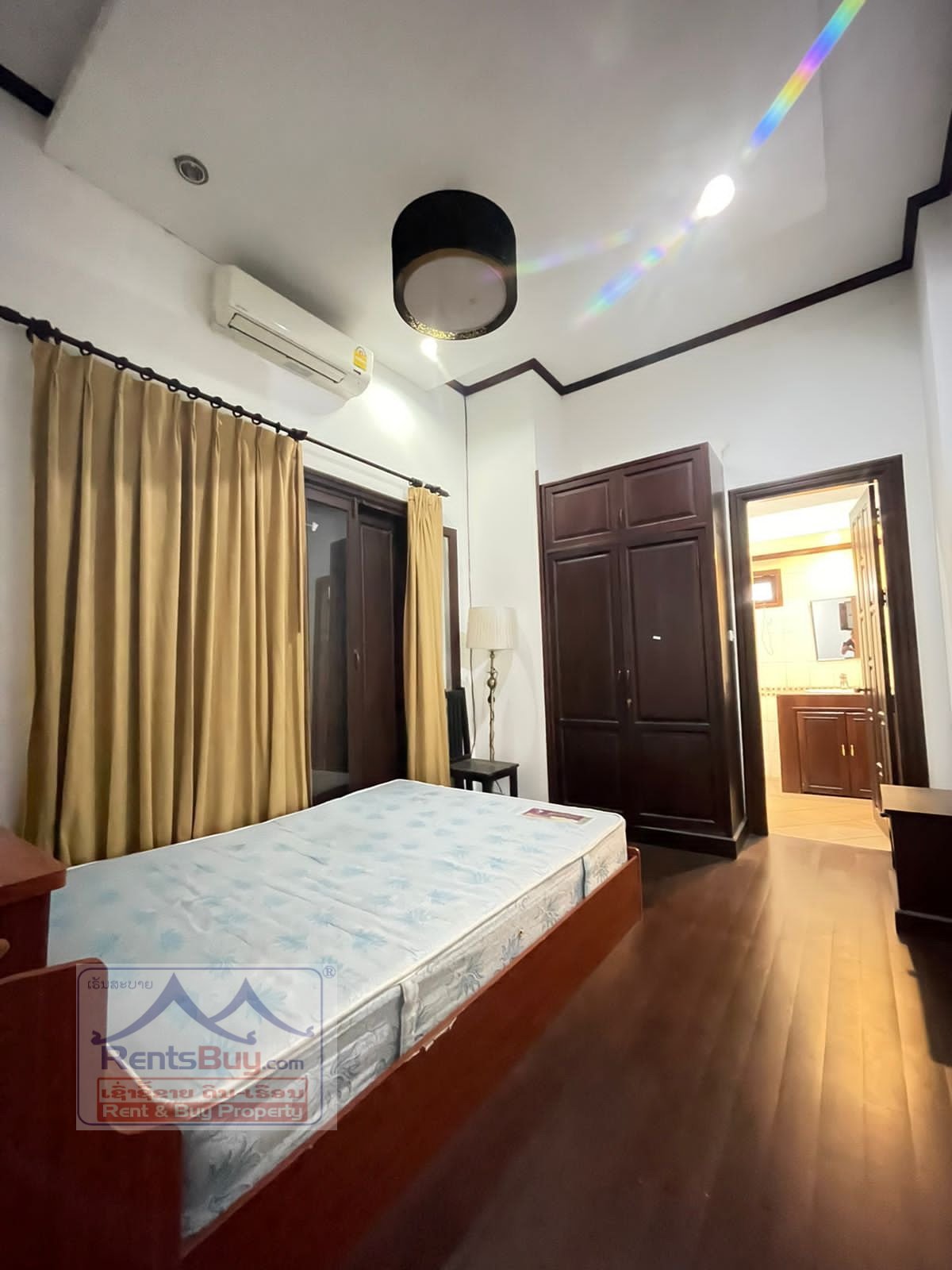 2407 – Pretty house near Mercure hotel for rent.