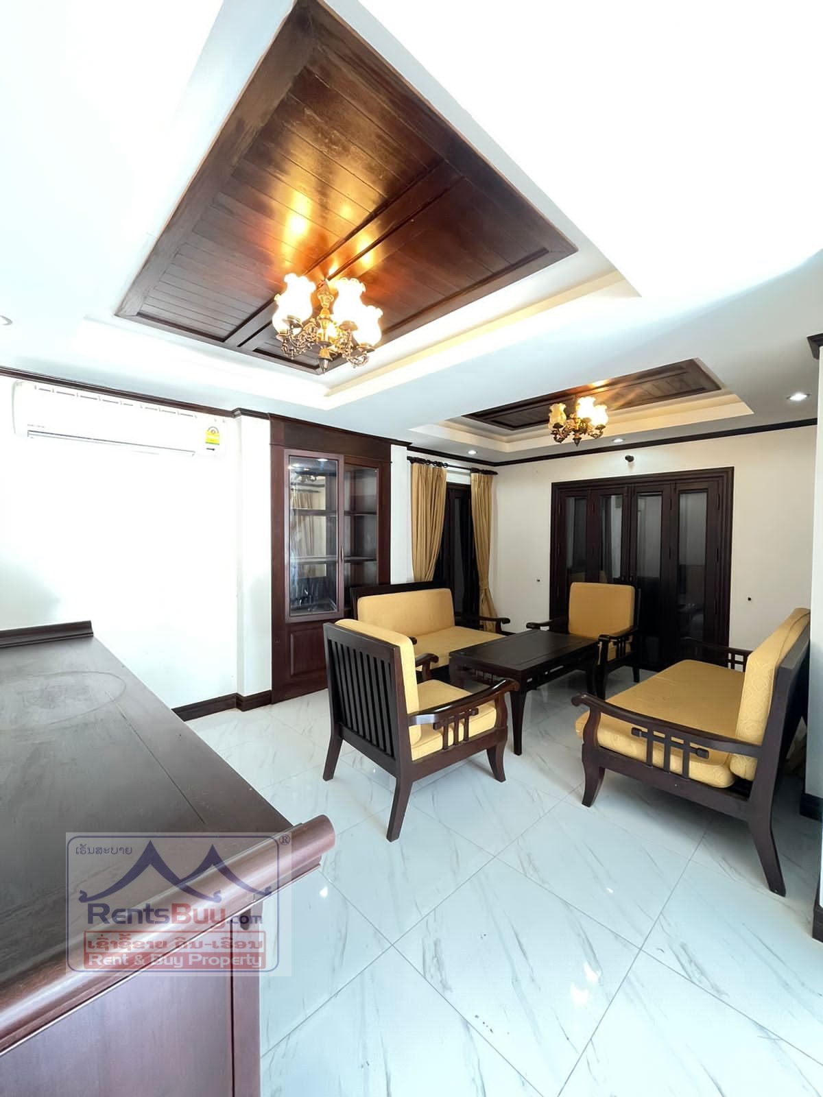 2407 – Pretty house near Mercure hotel for rent.