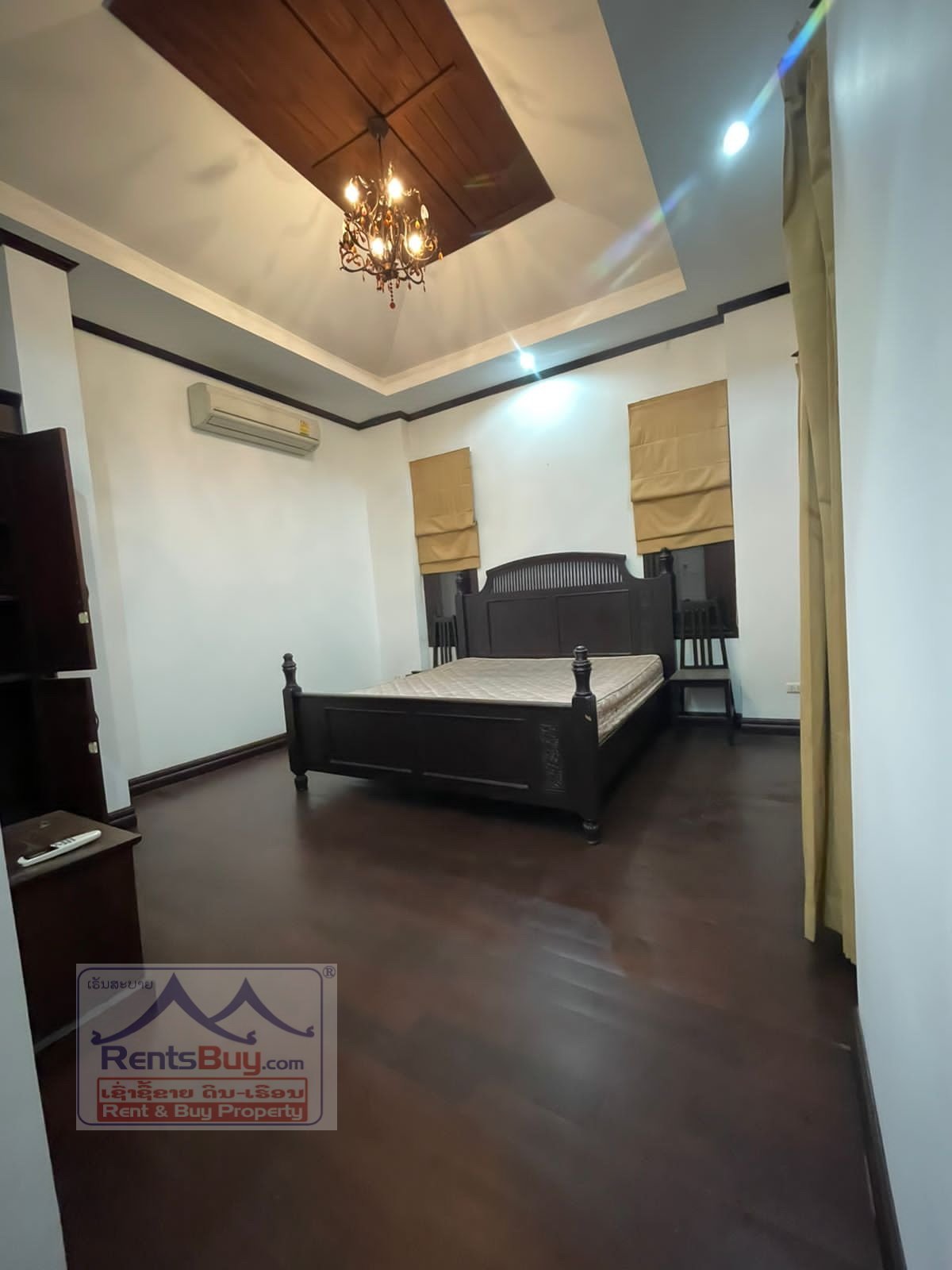 2407 – Pretty house near Mercure hotel for rent.