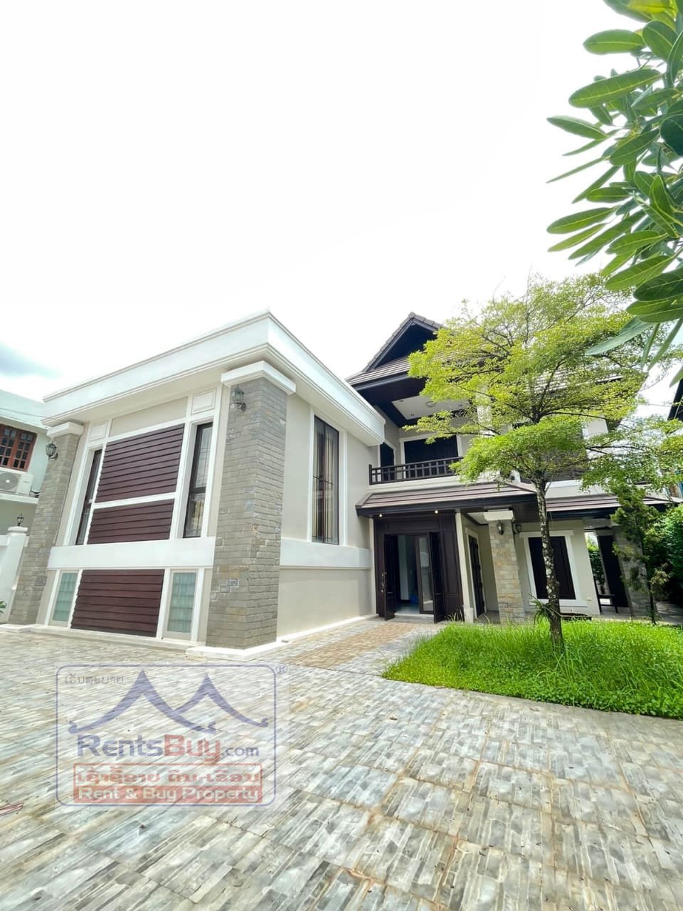 2407 – Pretty house near Mercure hotel for rent.