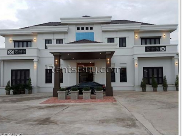 1240-Comfortable apartment close to Patuxay Park