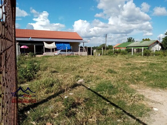 4913- The plot of land near Thatluang Stupa for sale