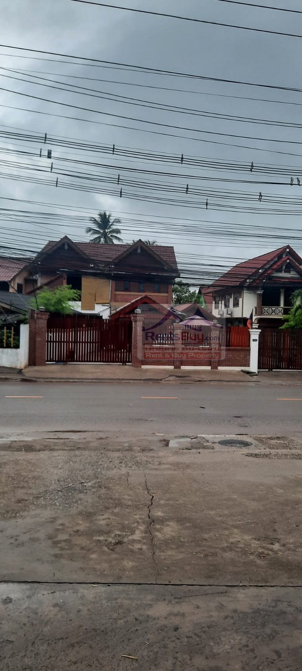 5013-The beautiful classic 4 bedroom house close to Chinese Community