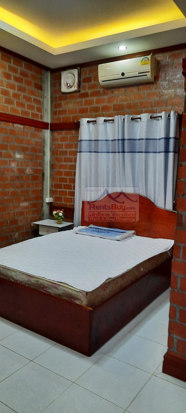 5013-The beautiful classic 4 bedroom house close to Chinese Community