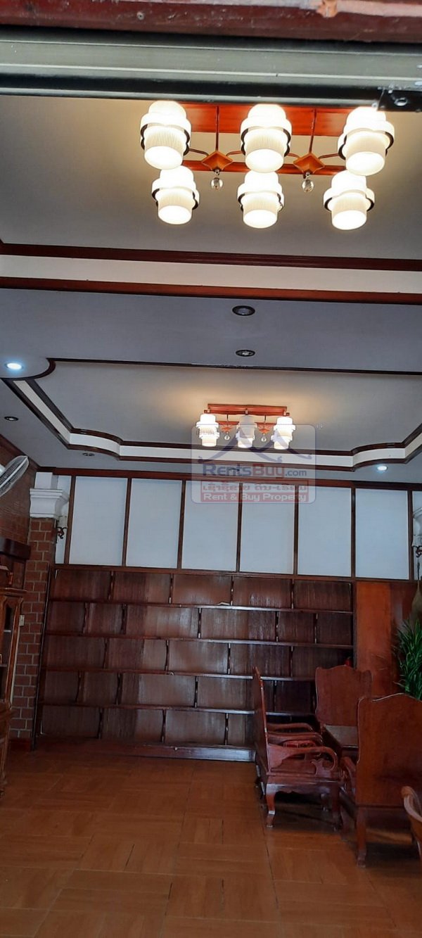 5013-The beautiful classic 4 bedroom house close to Chinese Community