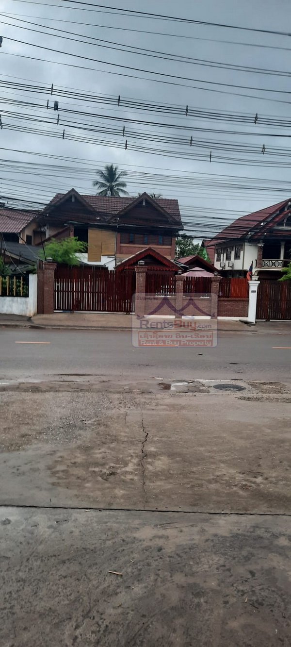5013-The beautiful classic 4 bedroom house close to Chinese Community