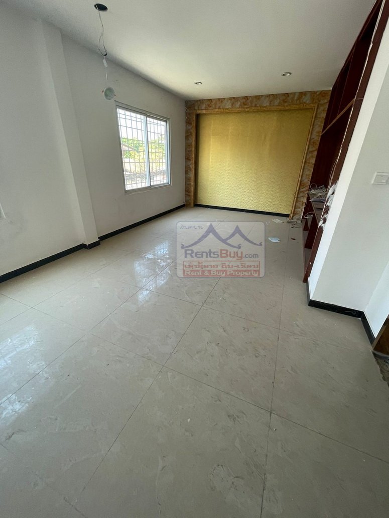 4998-Nice shop house for rent close to the Wattay International Departure Hall.