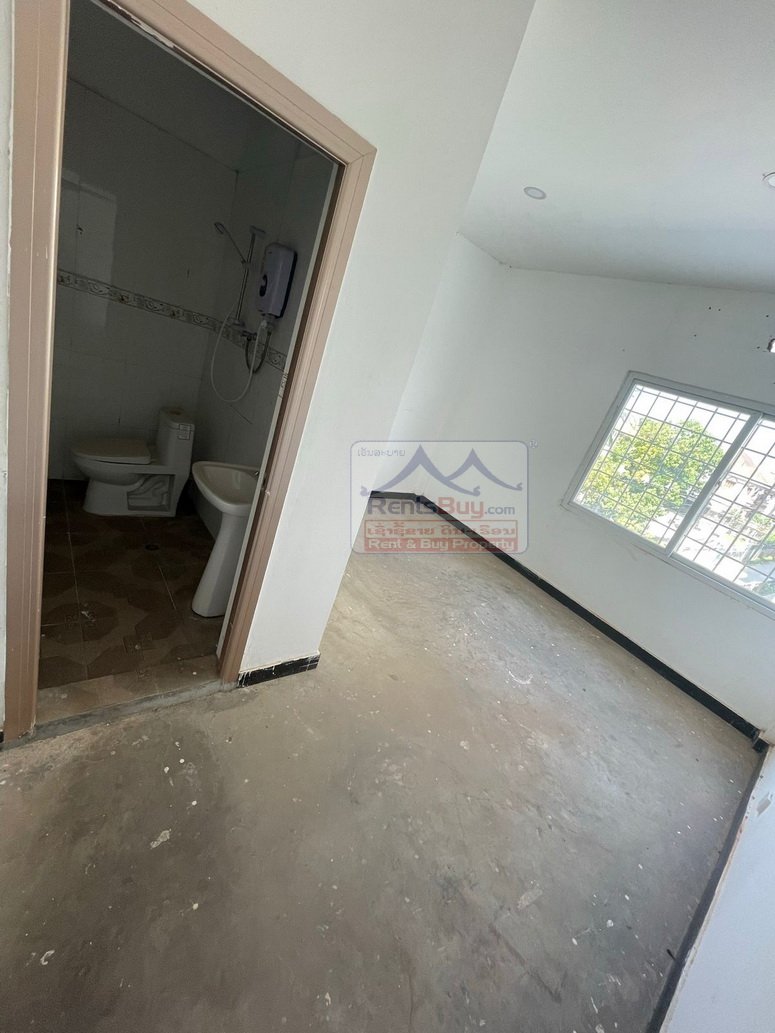 4998-Nice shop house for rent close to the Wattay International Departure Hall.