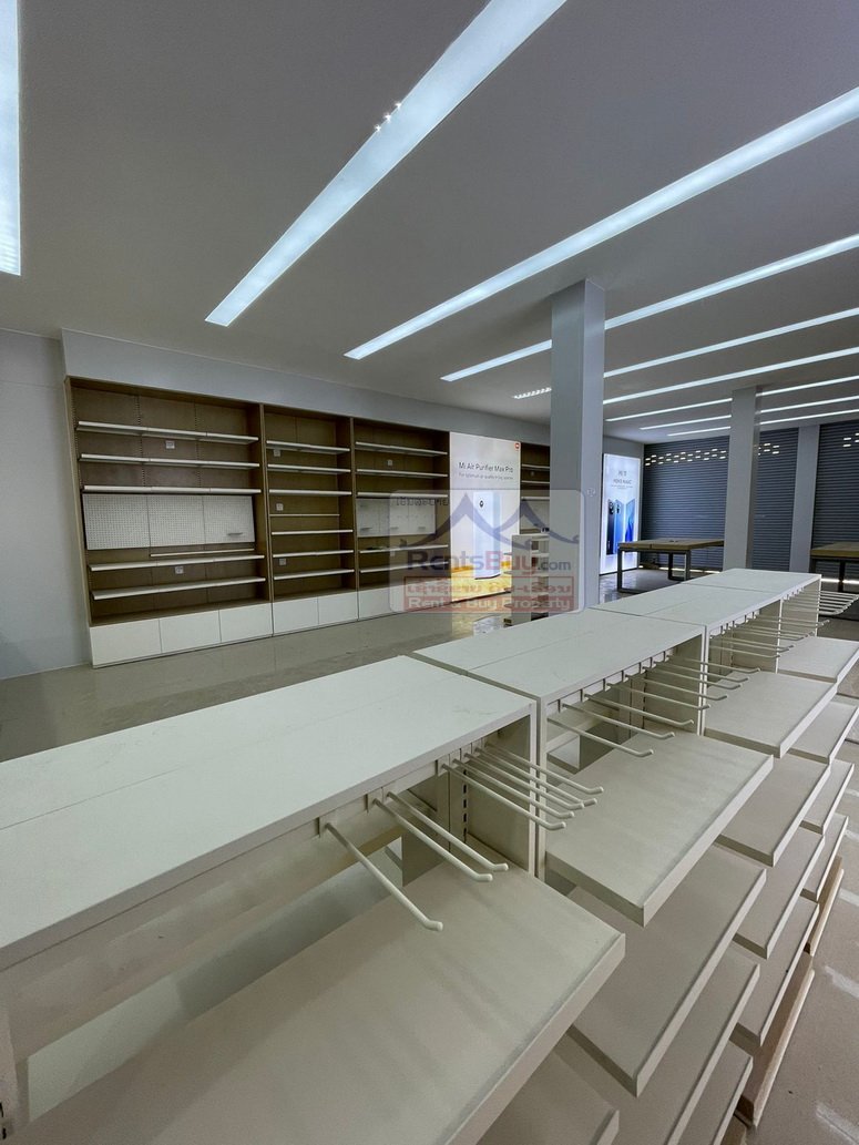 4998-Nice shop house for rent close to the Wattay International Departure Hall.