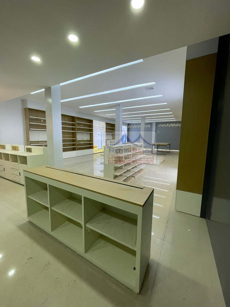 4998-Nice shop house for rent close to the Wattay International Departure Hall.