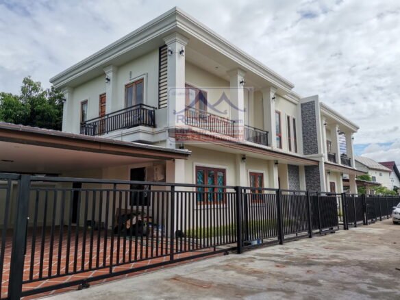 4953- The beautiful modern town house for rent close to Faculty of Law and Political.