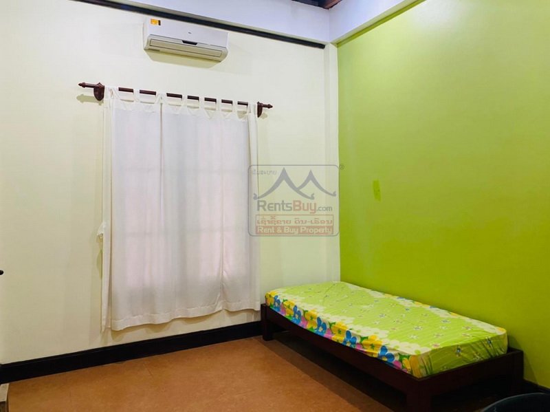 800