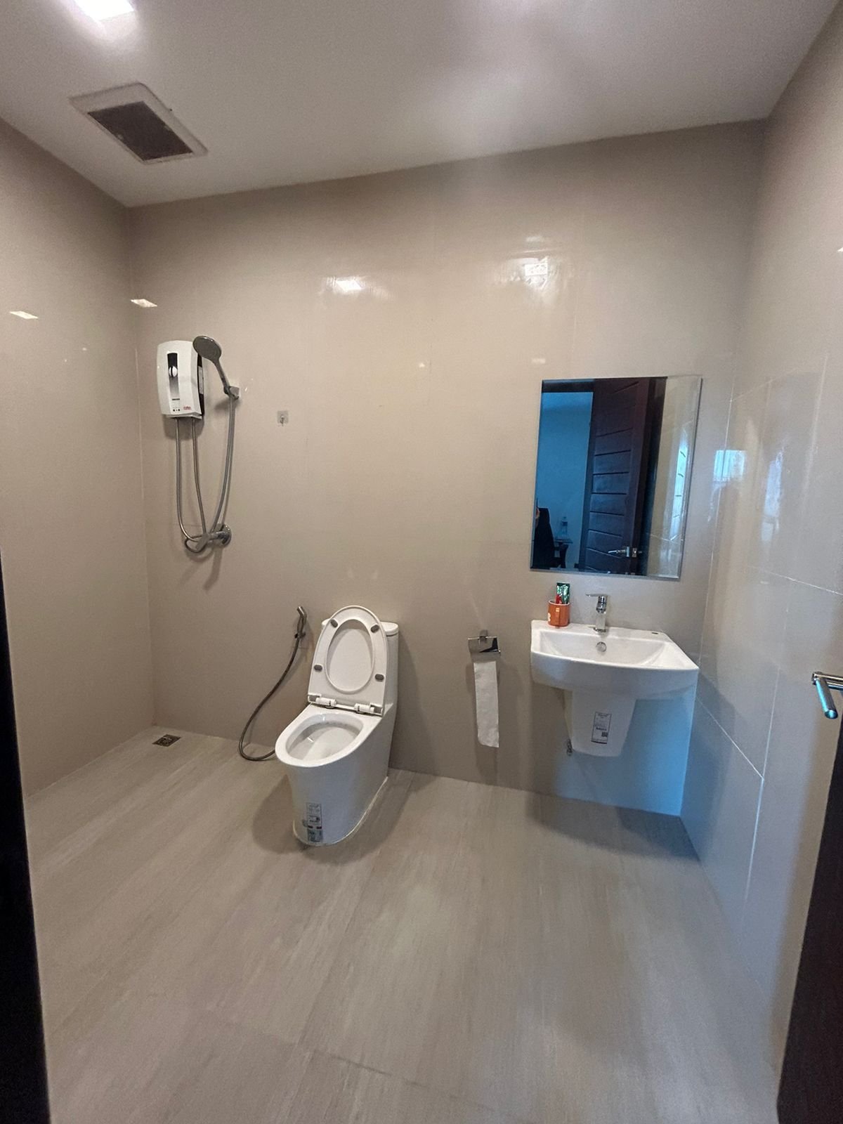5102 – New town house near Wattay International Airport and Xangjieng Shopping Mall for rent or sale